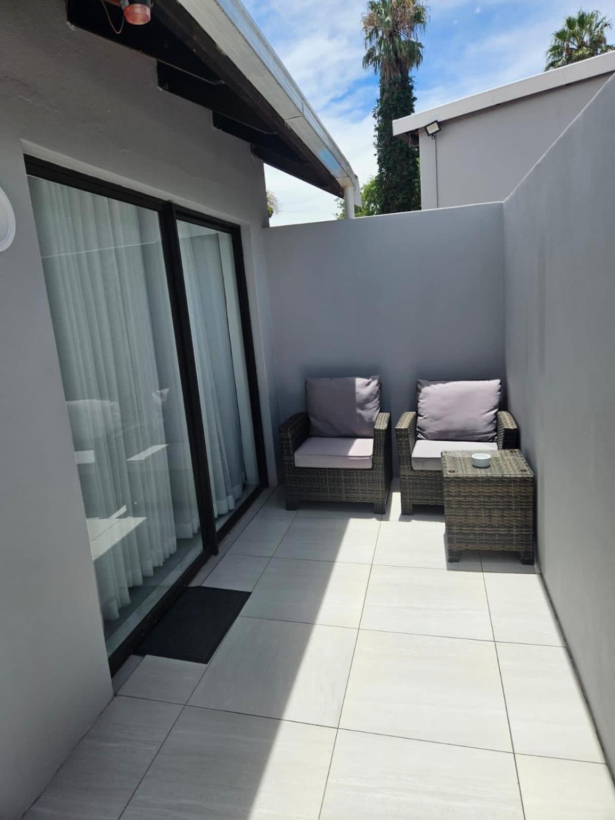 Nicky'S Guest House Roodepoort Exterior foto